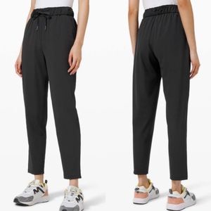 LULULEMON Keep Moving Pant High Rise Luxtreme Trench Black Size 4 LW5DCFS Jogger